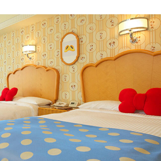 ディズニー(Disney)のディズニーアンバサダーホテル 宿泊券 キャラクタールーム ミニーマウスルーム(宿泊券)