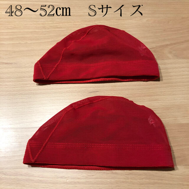 西松屋(ニシマツヤ)の水泳　帽子　S サイズ　×2  赤色　双子 スポーツ/アウトドアのスポーツ/アウトドア その他(マリン/スイミング)の商品写真