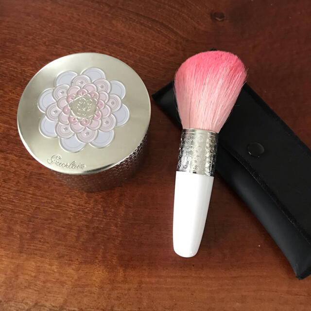 GUERLAIN(ゲラン)のねこねこさま コスメ/美容のベースメイク/化粧品(フェイスパウダー)の商品写真