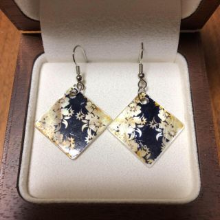 花柄 シェルピアス(ピアス)