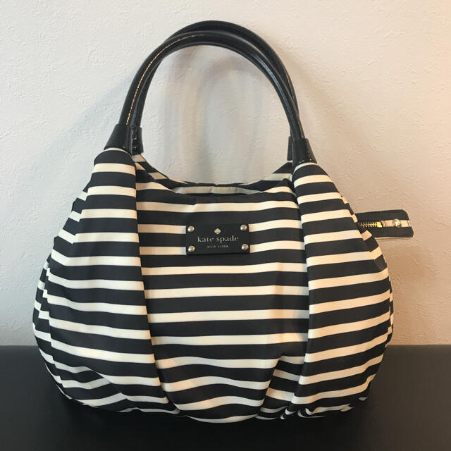 kate spade new york(ケイトスペードニューヨーク)のケイトスペード　ナイロントートバッグ　ストライプ レディースのバッグ(トートバッグ)の商品写真