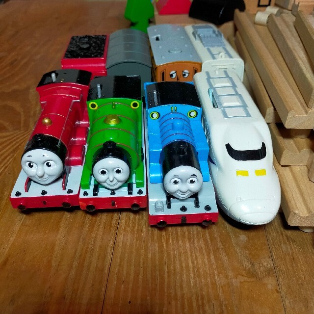 木製レール(まとめ)電動トーマス 新幹線の通販 by はな's shop|ラクマ