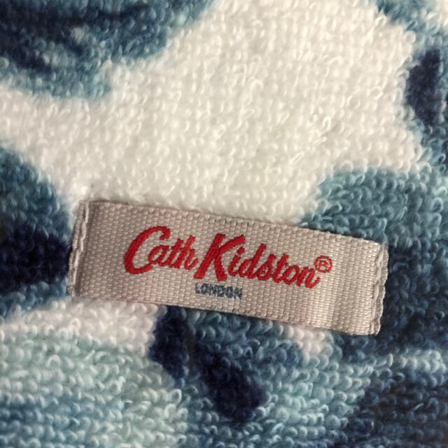 Cath Kidston(キャスキッドソン)のタオルハンカチ キャスキッドソン 新品未使用 レディースのファッション小物(ハンカチ)の商品写真
