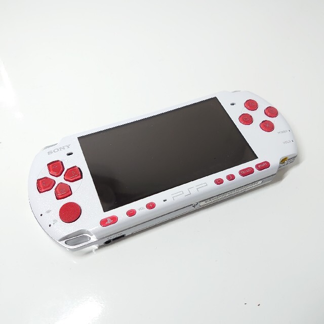 PlayStation Portable(プレイステーションポータブル)の「良品」PSP3000 ホワイト ボタンカスタム エンタメ/ホビーのゲームソフト/ゲーム機本体(携帯用ゲーム機本体)の商品写真