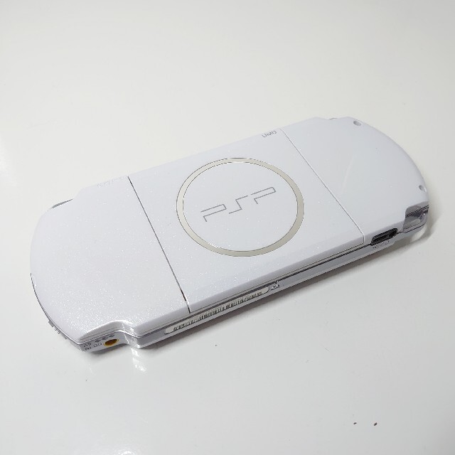 PlayStation Portable(プレイステーションポータブル)の「良品」PSP3000 ホワイト ボタンカスタム エンタメ/ホビーのゲームソフト/ゲーム機本体(携帯用ゲーム機本体)の商品写真