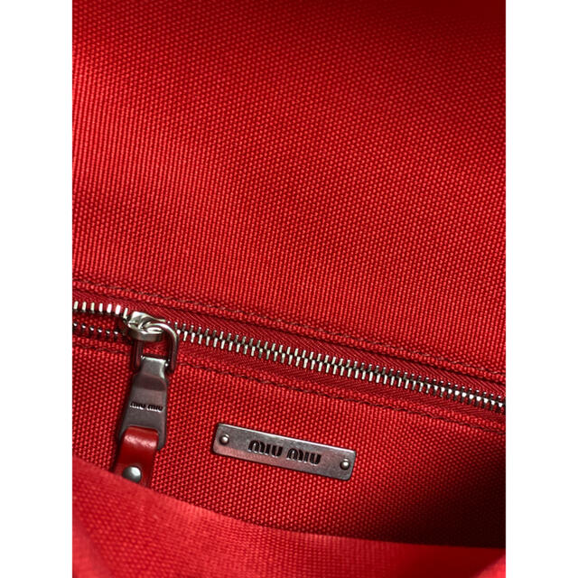 正規店購入付属品完備 MIUMIUチェーンカナパショルダーバッグ 希少赤 極美品 正規店購入付属品完備 MIUMIUチェーンカナパショルダーバッグ 希少赤 極美品