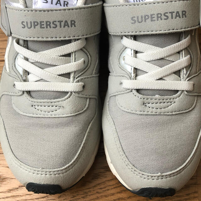 SUPERSTAR(スーパースター)のバネのチカラ 19.5 グレー ムーンスター  スーパースター  スニーカー キッズ/ベビー/マタニティのキッズ靴/シューズ(15cm~)(スニーカー)の商品写真