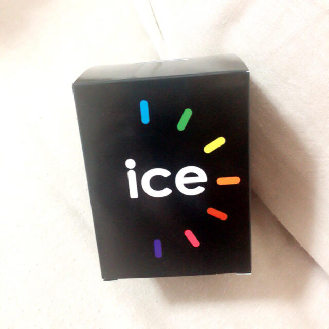 ice watch(アイスウォッチ)の【新品未使用】ice watch ホワイト×ローズゴールド レディースのファッション小物(腕時計)の商品写真