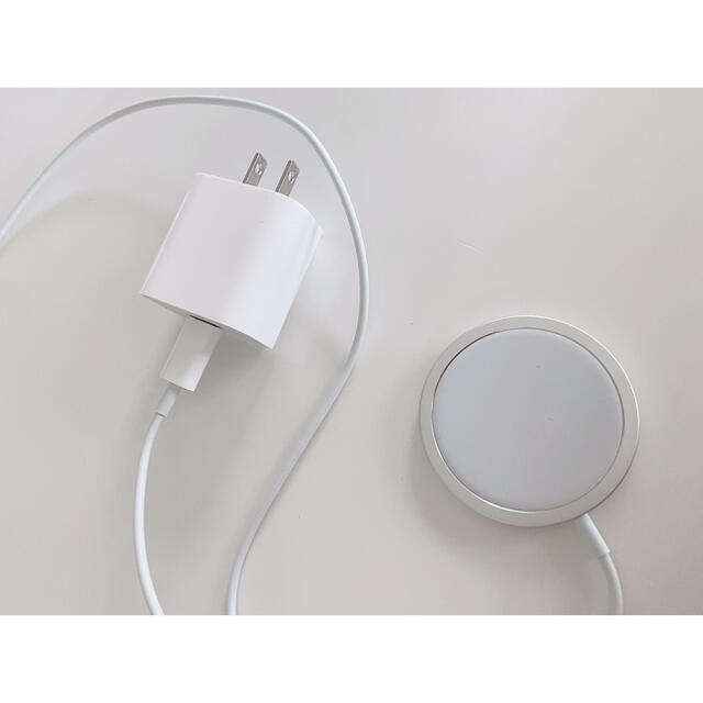 Apple(アップル)のアップルMagsafe充電器 スマホ/家電/カメラのスマートフォン/携帯電話(バッテリー/充電器)の商品写真