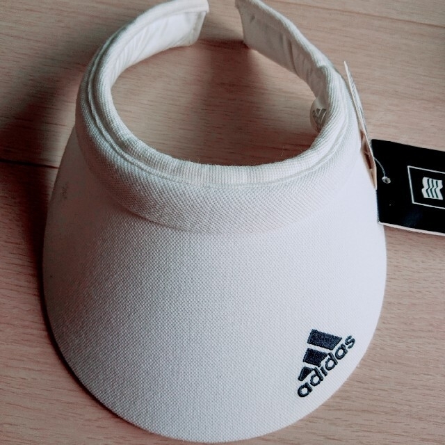 adidas(アディダス)のアディダス サンバイザー 白 スポーツ/アウトドアのゴルフ(その他)の商品写真