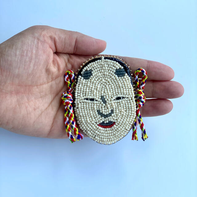 【ビーズ刺繍】能面♡おかめブローチ ハンドメイドのアクセサリー(コサージュ/ブローチ)の商品写真