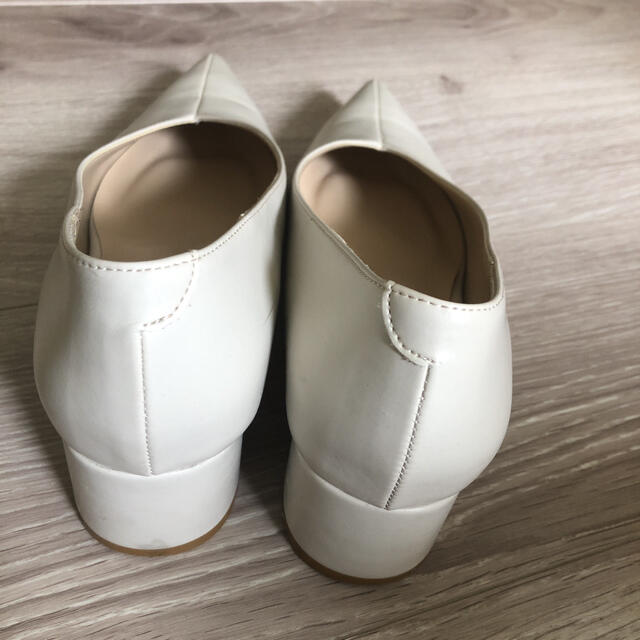 LAUTREAMONT(ロートレアモン)のロートレアモン38話ホワイトパンプス レディースの靴/シューズ(ハイヒール/パンプス)の商品写真