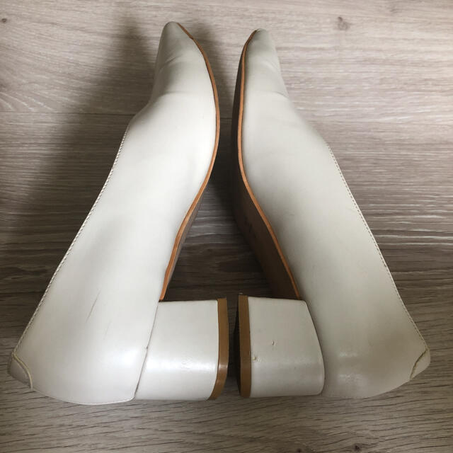 LAUTREAMONT(ロートレアモン)のロートレアモン38話ホワイトパンプス レディースの靴/シューズ(ハイヒール/パンプス)の商品写真