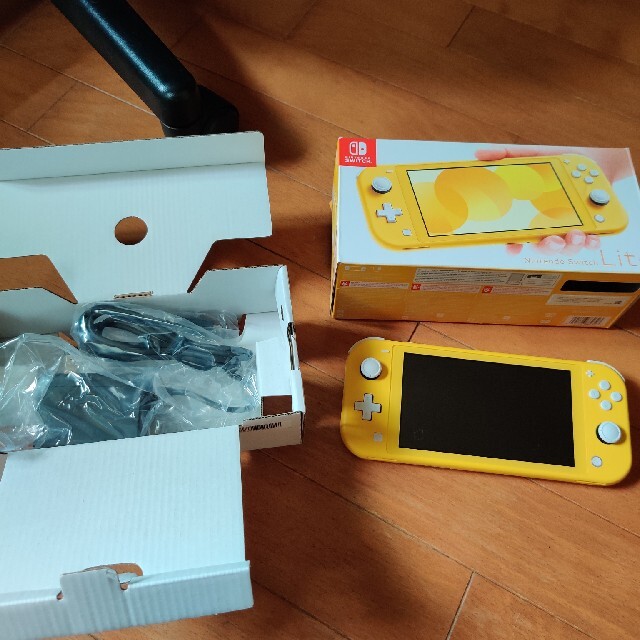 珍しい  Nintendo Switch - Nintendo Switch lite yellow 携帯用ゲーム機本体