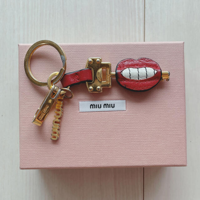 Miumiu Miumiu Pop Key ミュウミュウ キーホルダーの通販 By E Metro ミュウミュウならラクマ Miumiu Miumiu Pop Key ミュウミュウ キーホルダーの通販 By E Metro ミュウミュウならラクマ