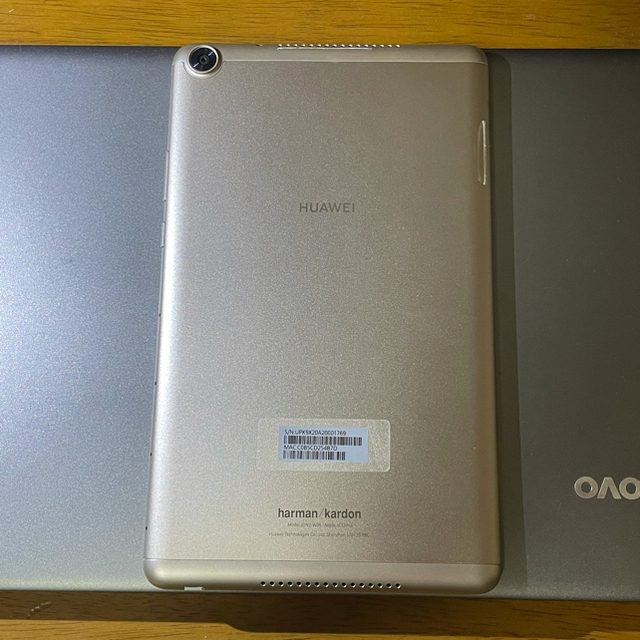 HUAWEI(ファーウェイ)のmedia pad m5 lite 8 フィルム、カバー、128gbSD付き スマホ/家電/カメラのPC/タブレット(タブレット)の商品写真