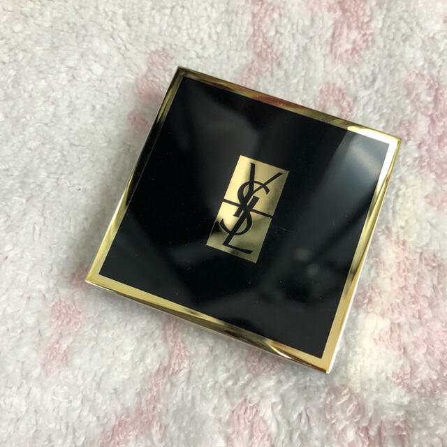 Yves Saint Laurent Beaute(イヴサンローランボーテ)のサテンクラッシュ 4 コスメ/美容のベースメイク/化粧品(アイシャドウ)の商品写真