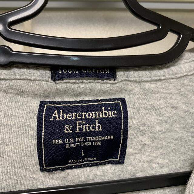 Abercrombie&Fitch(アバクロンビーアンドフィッチ)のアバクロ　メンズ⭐︎VネックTシャツ メンズのトップス(Tシャツ/カットソー(半袖/袖なし))の商品写真