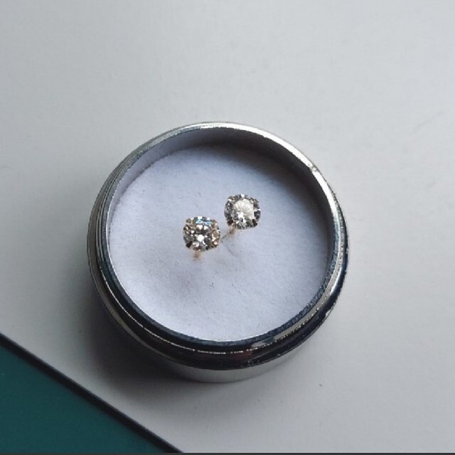 はぴのえだい様専用:モアッサナイトの1粒ピアス 0.3ct×2 K18YG ハンドメイドのアクセサリー(ピアス)の商品写真