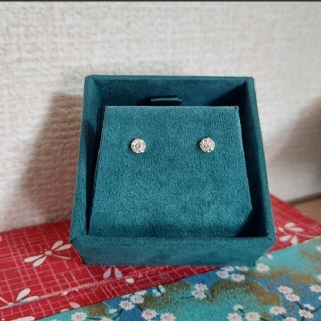 はぴのえだい様専用:モアッサナイトの1粒ピアス 0.3ct×2 K18YG ハンドメイドのアクセサリー(ピアス)の商品写真