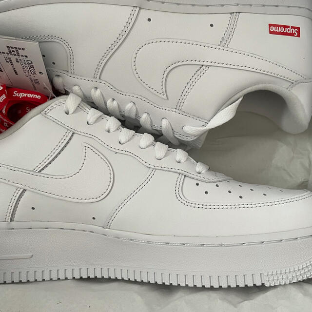 Supreme(シュプリーム)のsupreme nike air force1 エアフォース　ホワイトus9 メンズの靴/シューズ(スニーカー)の商品写真