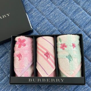 バーバリー(BURBERRY)の⭐️再値下げ⭐️新品⭐️バーバリー　タオルハンカチ　セット(ハンカチ)