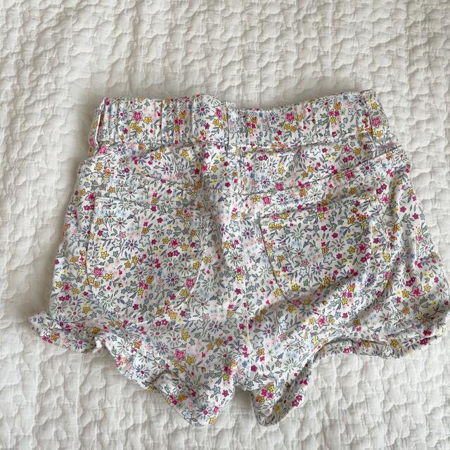 babyGAP(ベビーギャップ)のbabygap ショートパンツ　花柄 キッズ/ベビー/マタニティのキッズ服女の子用(90cm~)(パンツ/スパッツ)の商品写真