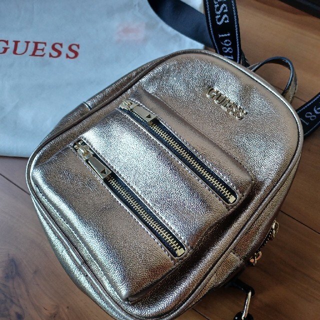 GUESS(ゲス)の美品GUESSリュック レディースのバッグ(リュック/バックパック)の商品写真