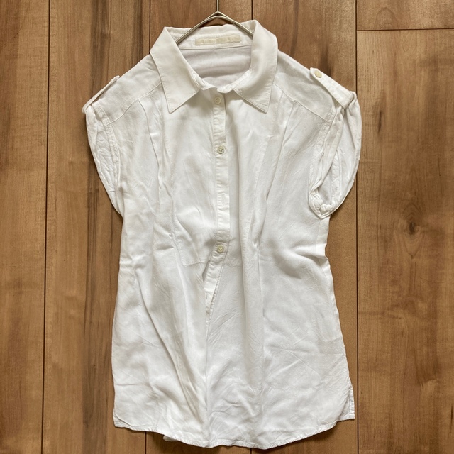 carnelian(カーネリアン)のcarnelian ノースリーブ白シャツ レディースのトップス(シャツ/ブラウス(半袖/袖なし))の商品写真