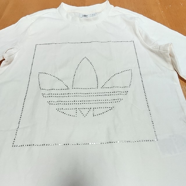 adidas(アディダス)のアディダス　オリジナルス　Ｔシャツ　ラインストーン レディースのトップス(Tシャツ(半袖/袖なし))の商品写真