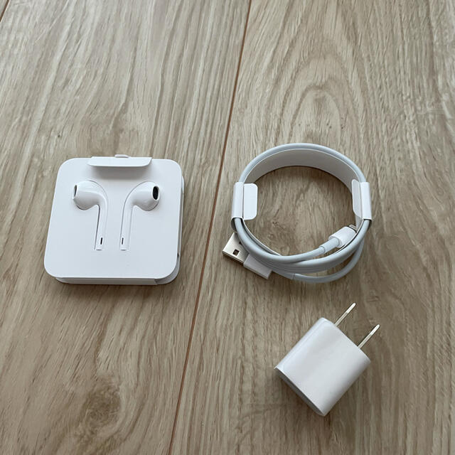 Apple(アップル)の充電器とイヤホンのセット スマホ/家電/カメラのオーディオ機器(ヘッドフォン/イヤフォン)の商品写真