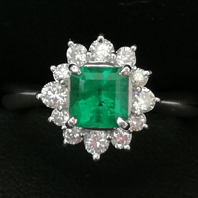 ー品販売 Pt900◻️エメラルド0.64ct✨ダイヤ0.37ct✨綺麗可愛い