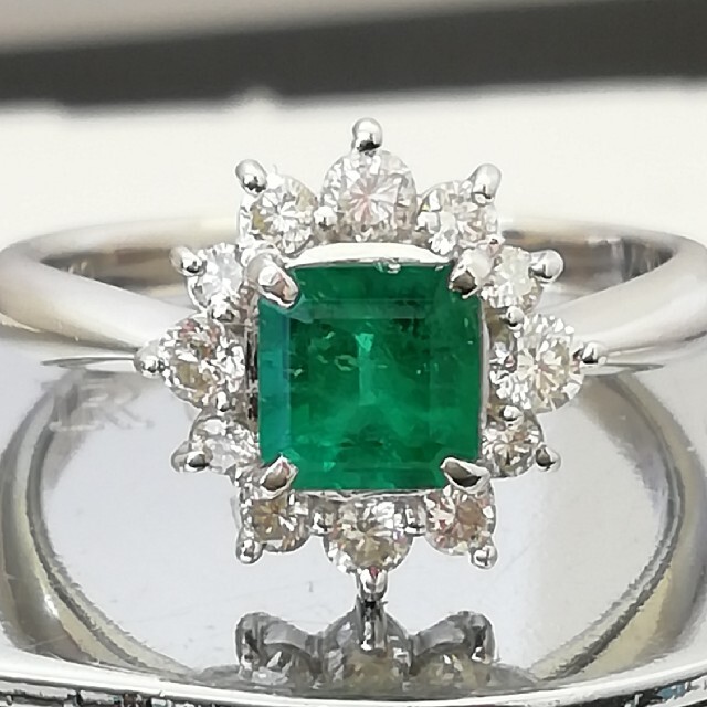 Pt900◻️エメラルド0.64ct✨ダイヤ0.37ct✨綺麗可愛い❣️リング レディースのアクセサリー(リング(指輪))の商品写真