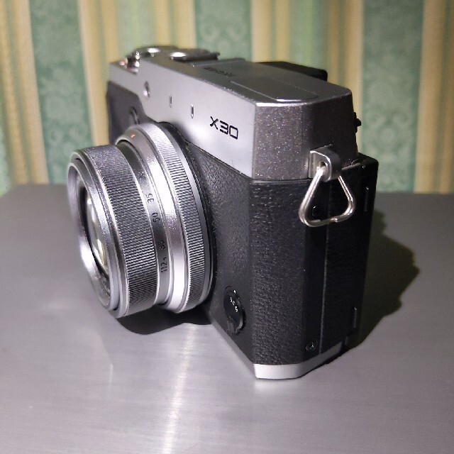 富士フイルム(フジフイルム)の交渉可　ジャンク品　富士フイルム　fujifilm　x30 スマホ/家電/カメラのカメラ(コンパクトデジタルカメラ)の商品写真