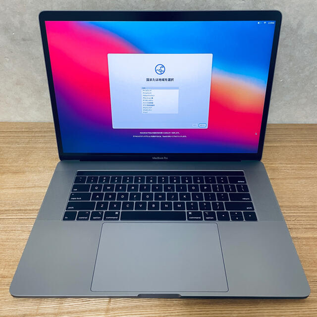 Apple(アップル)のMacBook Pro 15インチ 2018 スペースグレイ USキーボード スマホ/家電/カメラのPC/タブレット(ノートPC)の商品写真