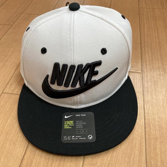 NIKE(ナイキ)の新品タグ付き　NIKEキッズ キッズ/ベビー/マタニティのこども用ファッション小物(帽子)の商品写真