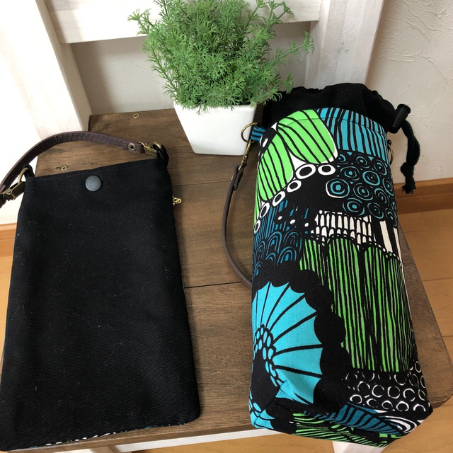 marimekko(マリメッコ)のシャラポワ様専用　マリメッコ　スマホポーチ  ボトルカバー ハンドメイドのハンドメイド その他(その他)の商品写真