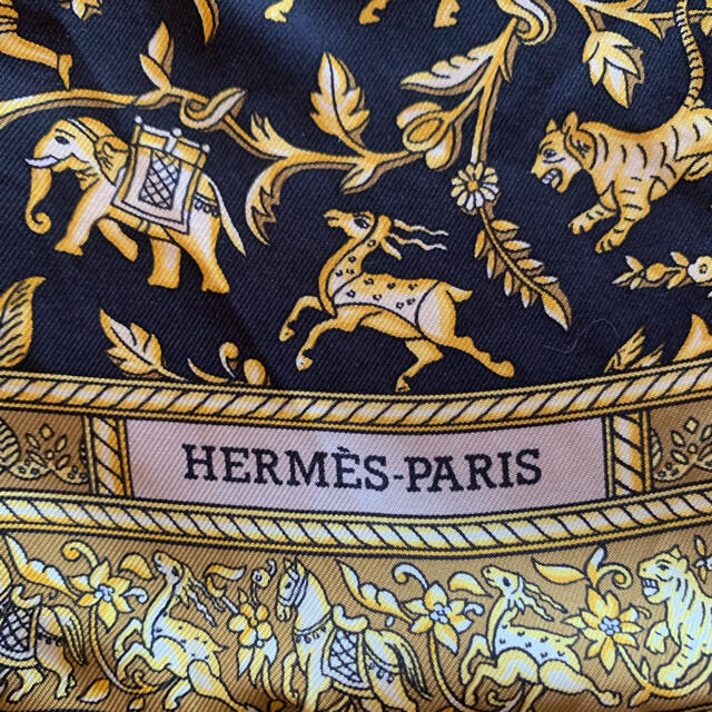 Hermes(エルメス)のエルメス スカーフ シルクツイル カレ90 "インドの狩猟" ハンドメイドのファッション小物(スカーフ)の商品写真