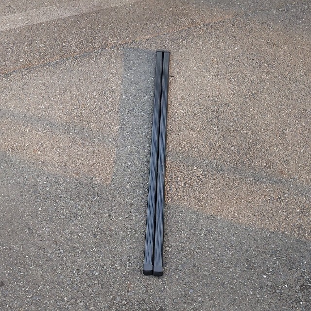THULE ルーフキャリアセット th757 スクエアバー127㌢セット