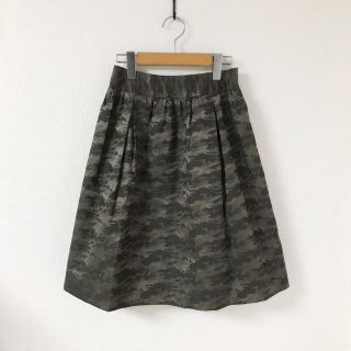 美品 膝丈 カモフラ柄 フレア スカート モストコレクション カーキ H&M(ひざ丈スカート)