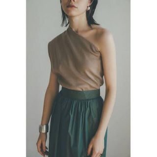 ステュディオス(STUDIOUS)のONE SHOULDER LOOSE KINIT TOPS(ニット/セーター)