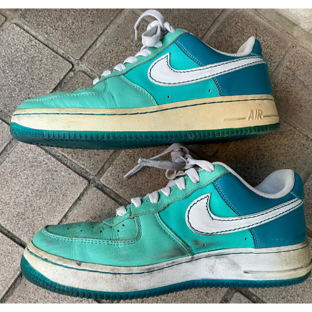 NIKE(ナイキ)のNIKE WMNS AIR FORCE 1 LOW 25 US8 エアフォース1 レディースの靴/シューズ(スニーカー)の商品写真