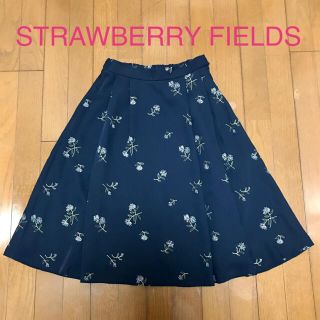 ストロベリーフィールズ(STRAWBERRY-FIELDS)の★美品★STRAWBERRY FIELDS フラワー刺繍スカート(ひざ丈スカート)