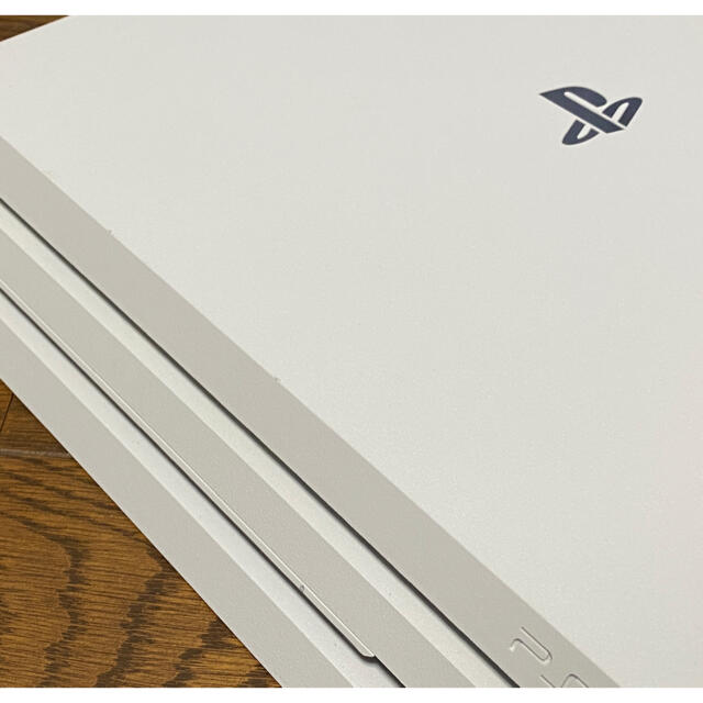 SONY(ソニー)のSONY PS4 Pro 本体 CUH-7200BB02 1TBSSD エンタメ/ホビーのゲームソフト/ゲーム機本体(家庭用ゲーム機本体)の商品写真