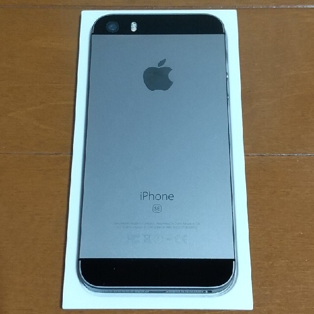 iPhone(アイフォーン)のiPhone SE(初代) Space Gray 16GB simフリー スマホ/家電/カメラのスマートフォン/携帯電話(スマートフォン本体)の商品写真