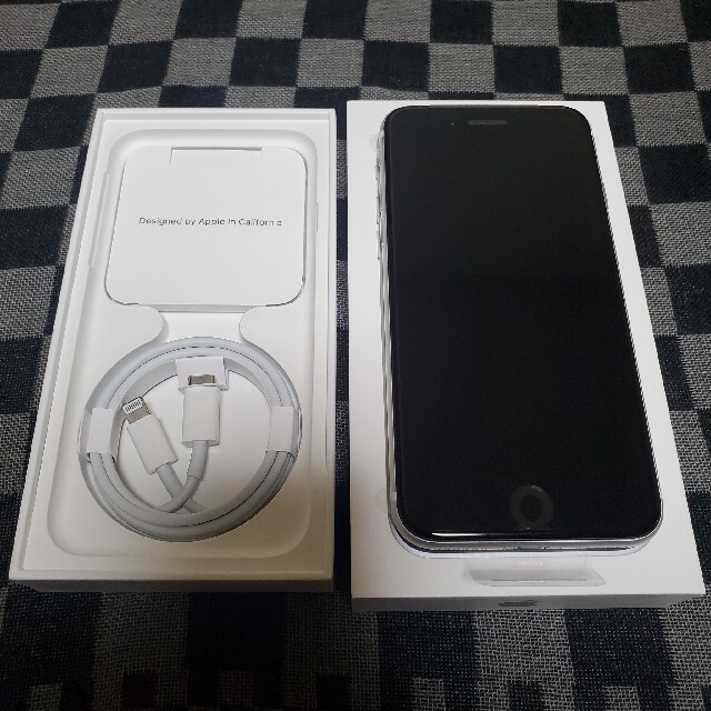 iPhone SE 第2世代 64GB ホワイト au SIMフリー-