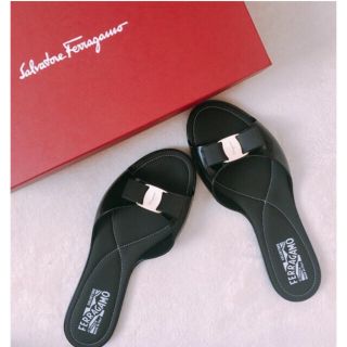 サルヴァトーレフェラガモ(Salvatore Ferragamo)のフェラガモ♡ラバーサンダル　ブラック　(サンダル)