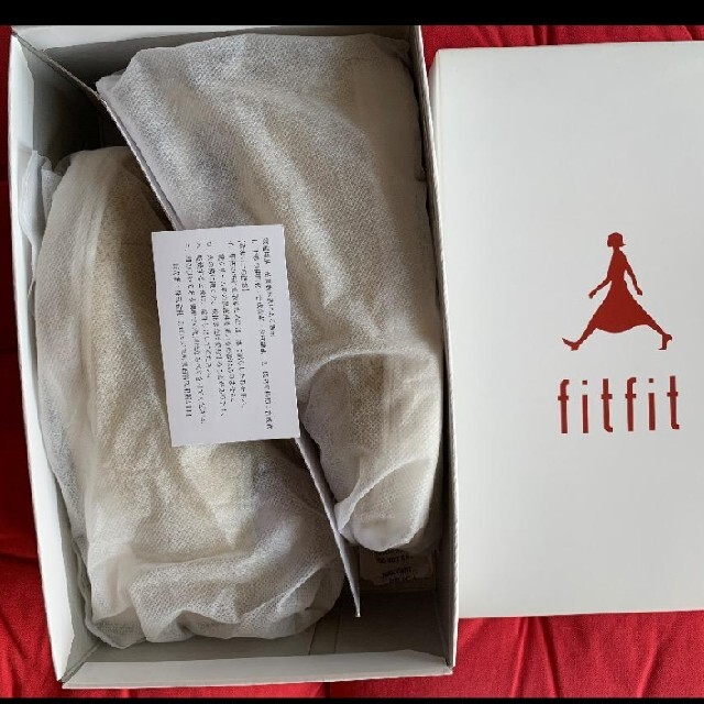fitfit(フィットフィット)の値下！fitfit ベージュスニーカー　22cm  新品 レディースの靴/シューズ(スニーカー)の商品写真