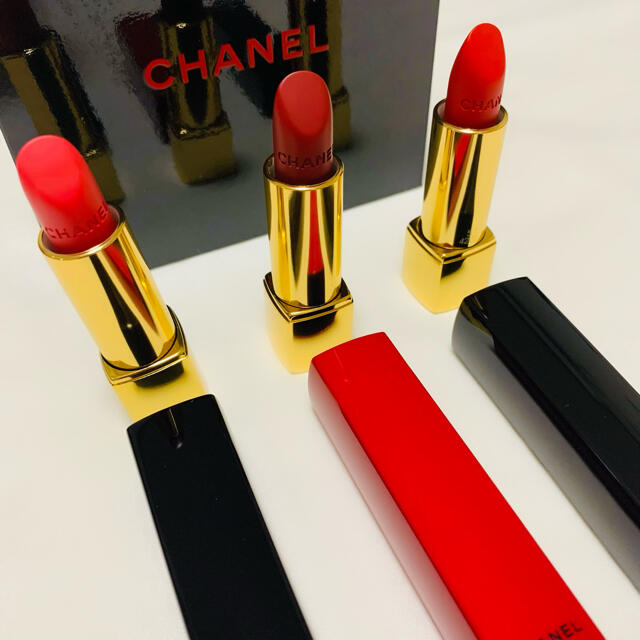 CHANEL(シャネル)の《新品未使用》CHANEL シャネル ルージュ 3本 専用ケース付き コスメ/美容のベースメイク/化粧品(口紅)の商品写真