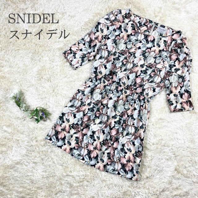 美品 スナイデル snidel ワンピース ノースリーブ 膝丈 花柄 紺